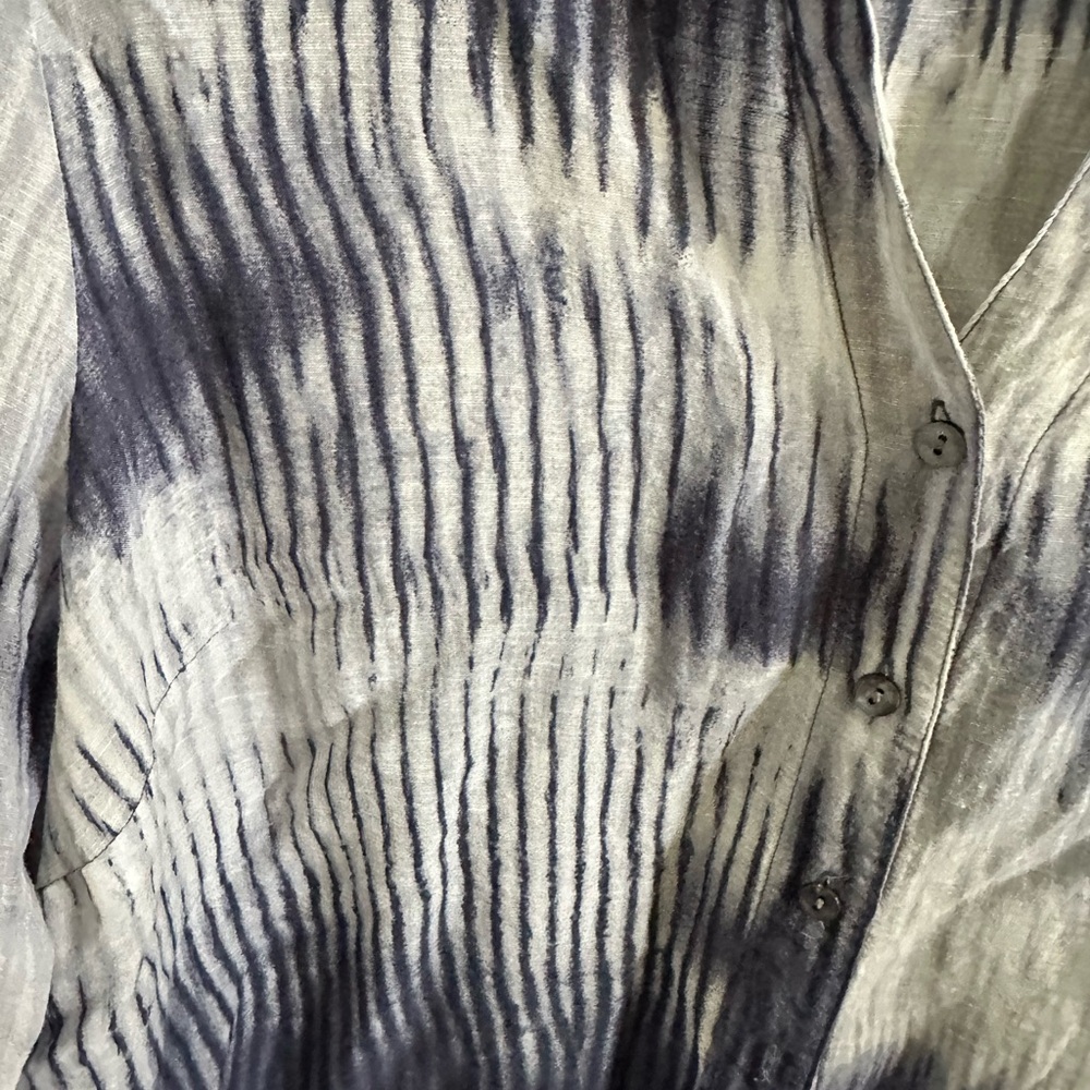 Button Down Shirt Blue and White Printed Women’s Plus 2X (20W-22W) - Picture 4 of 7